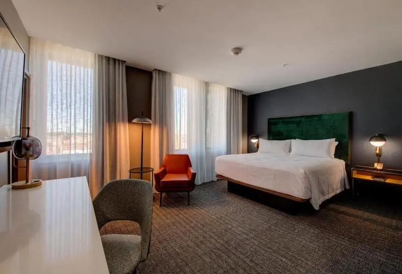 身障者適用キングサイズベッドルーム, The Threefoot Hotel, Meridian, A Tribute Portfolio