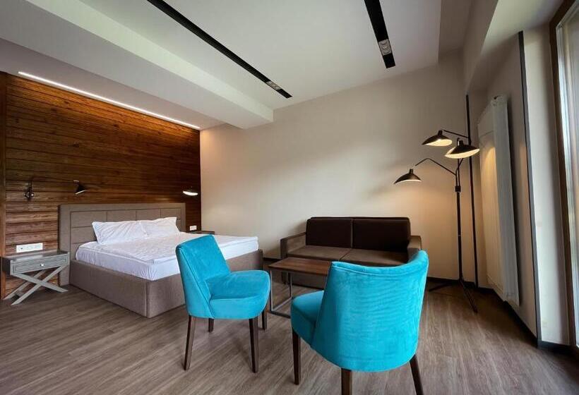 Suite with lake view, Tita Family House