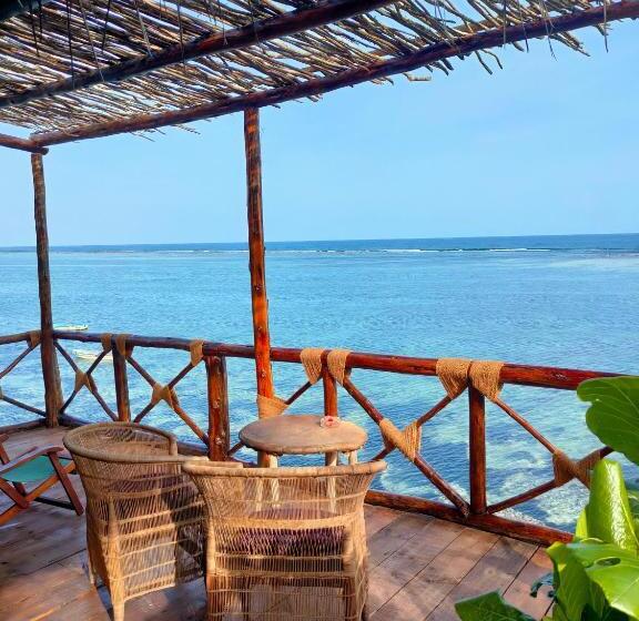 Номер Deluxe Вид на Море с Балконом, Mtende Beach Bungalow Océan View