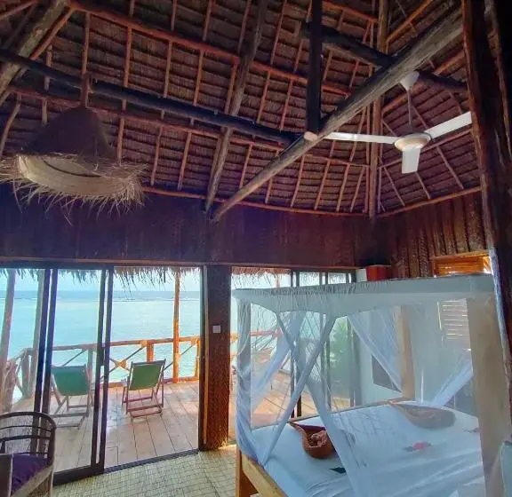 オーシャンビューデラックスルームバルコニー付き, Mtende Beach Bungalow Océan View