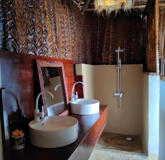 Номер Deluxe Вид на Море с Балконом, Mtende Beach Bungalow Océan View