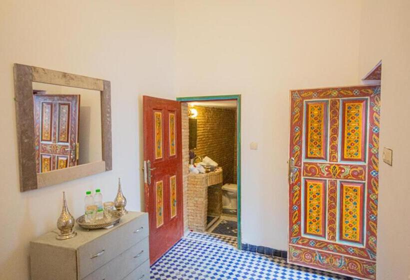اتاق لوکس, Riad Rayhana