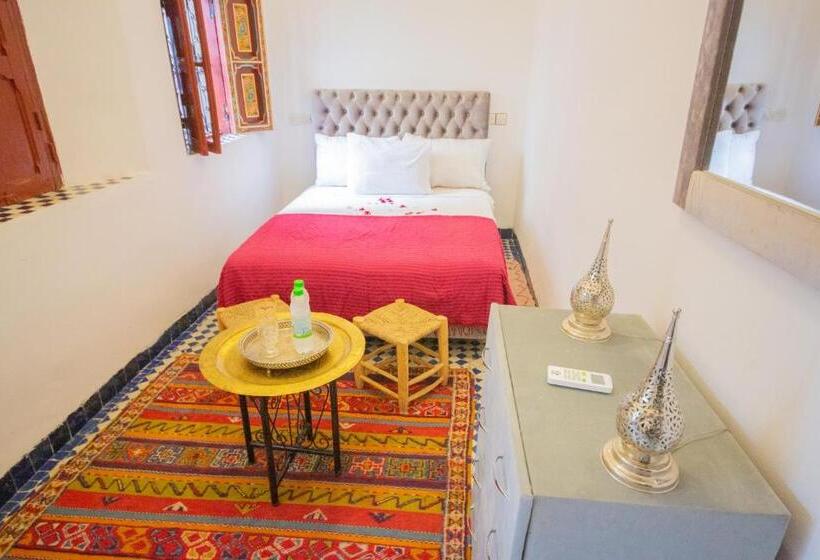 اتاق لوکس, Riad Rayhana