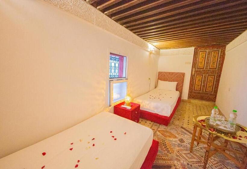 اتاق اکونومی, Riad Rayhana