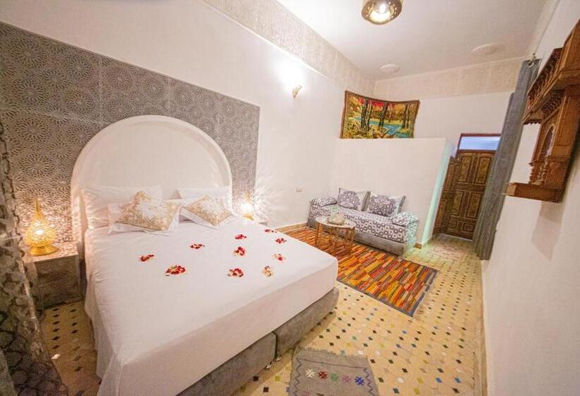 سوییت لوکس, Riad Rayhana