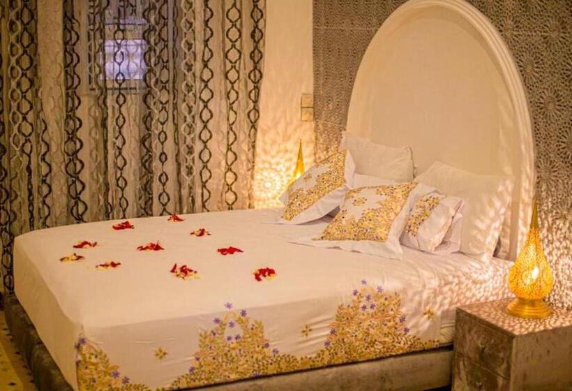 سوییت لوکس, Riad Rayhana