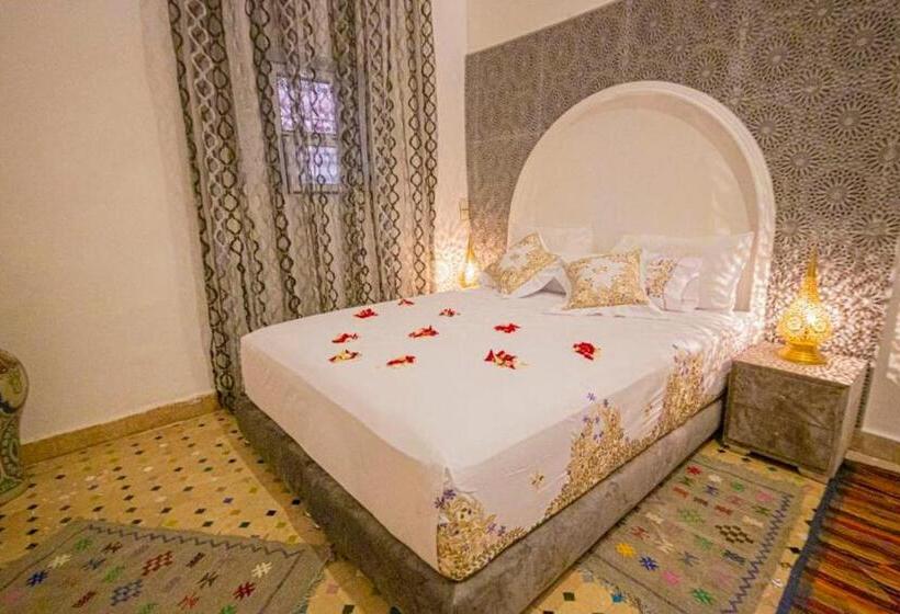 سوییت لوکس, Riad Rayhana
