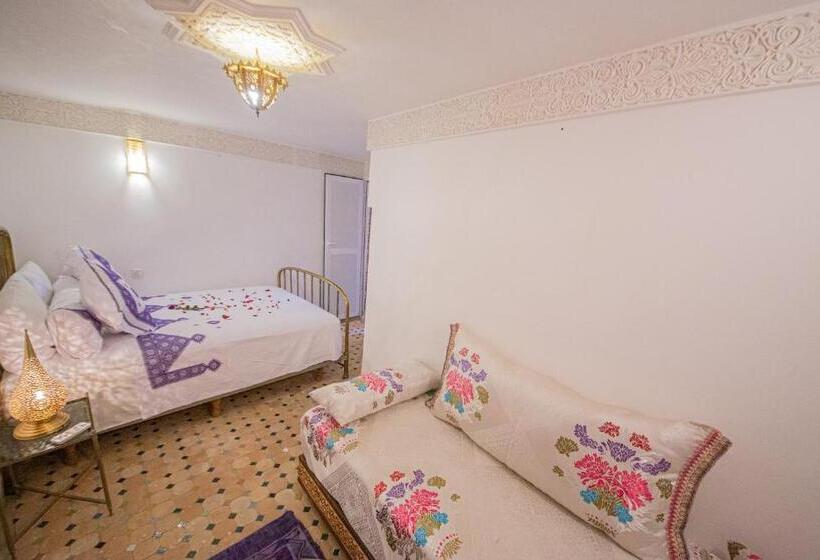 اتاق راحتی سه تخته, Riad Rayhana