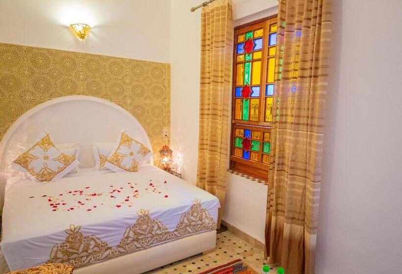 سوئیت با تخت بزرگ, Riad Rayhana