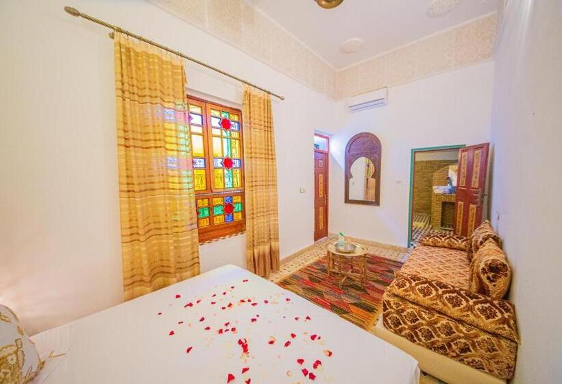 سوئیت با تخت بزرگ, Riad Rayhana
