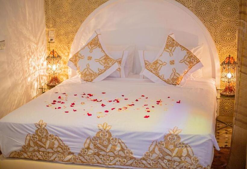 سوئیت با تخت بزرگ, Riad Rayhana