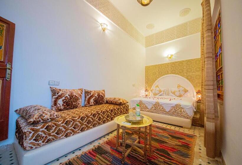 سوئیت با تخت بزرگ, Riad Rayhana