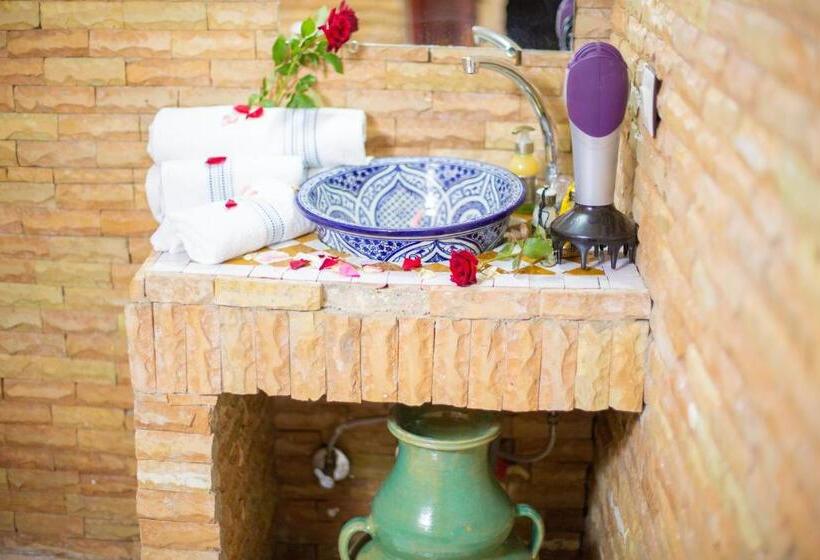 اتاق لوکس سه تخته, Riad Rayhana