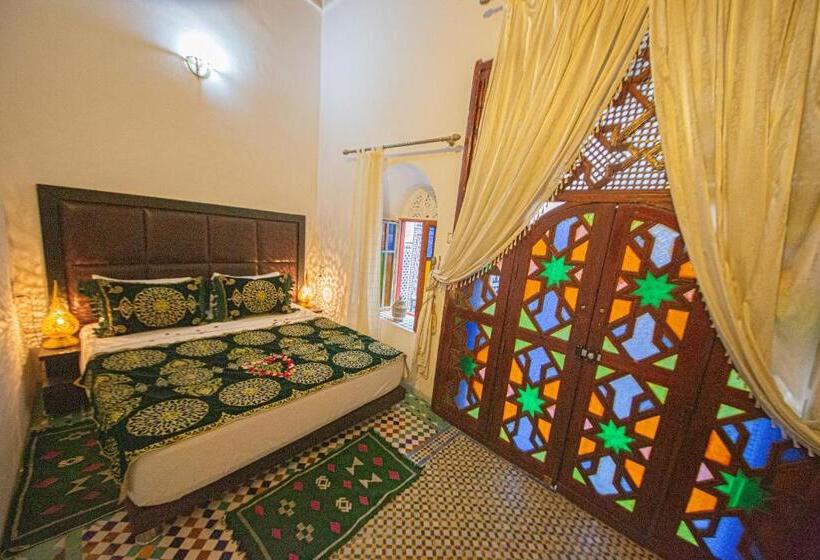 سوییت جونیور لوکس, Riad Rayhana