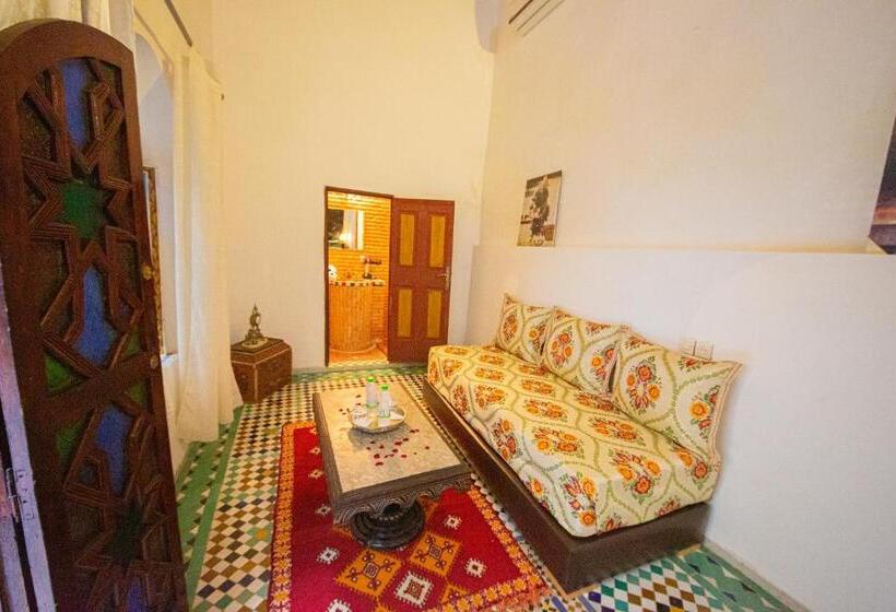 سوییت جونیور لوکس, Riad Rayhana