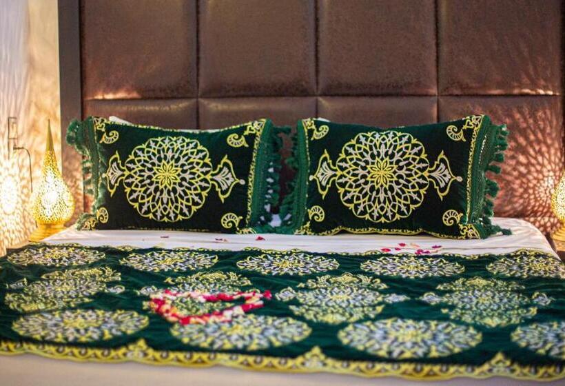 سوییت جونیور لوکس, Riad Rayhana