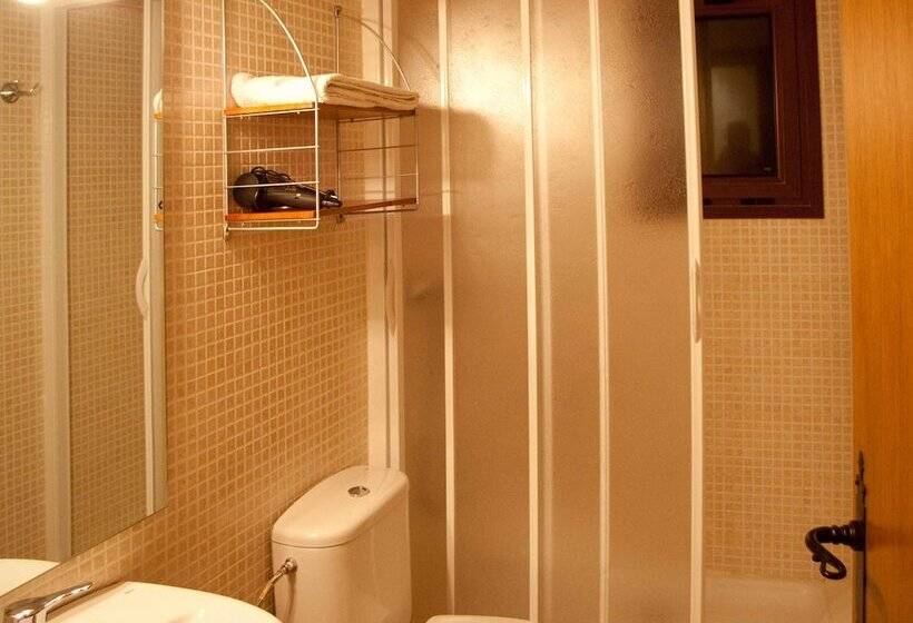 חדר סטנדרט לשלושה, L'era De Cal Bastida