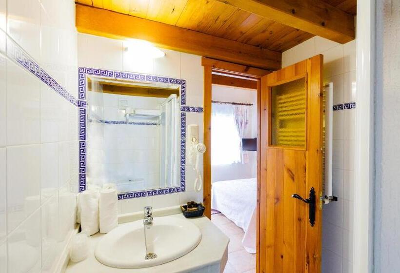 غرفة قياسية مطلّة علي حمام السباحة, Rectoral De Fofe