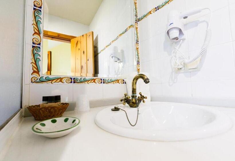 غرفة قياسية مزوَّدة بتراس, Rectoral De Fofe