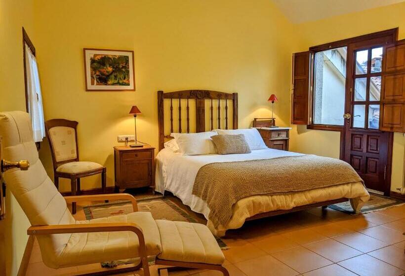 غرفة قياسية مزوَّدة بتراس, Rectoral De Fofe