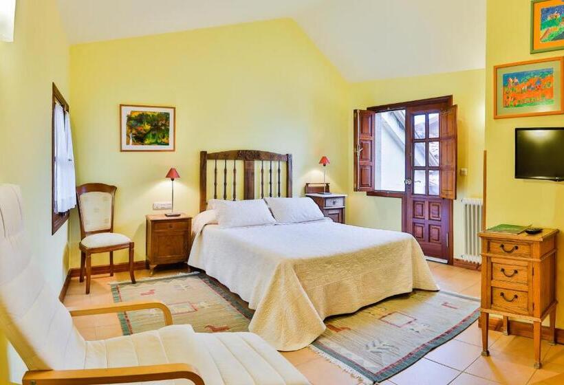 غرفة قياسية مزوَّدة بتراس, Rectoral De Fofe