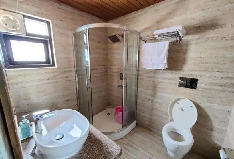 Chambre Familiale Vue Montagne, Boros Resorts Binsar