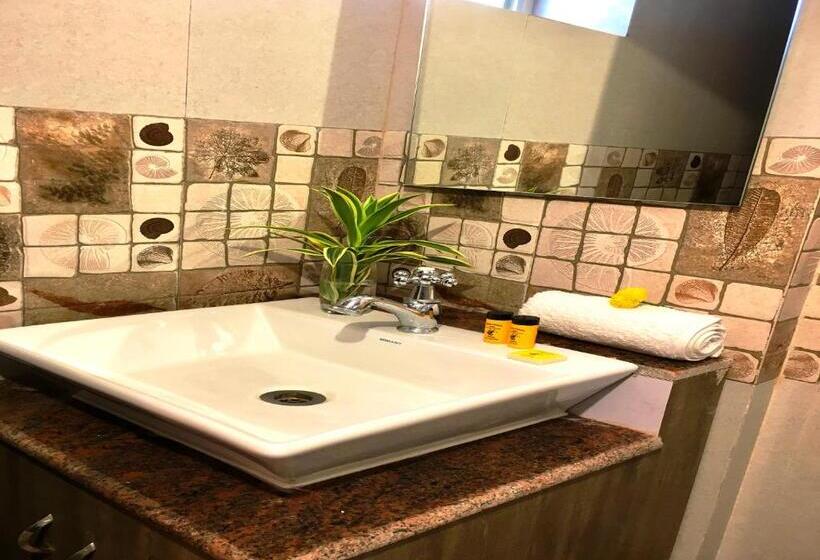 חדר סופריור, Martins Crest