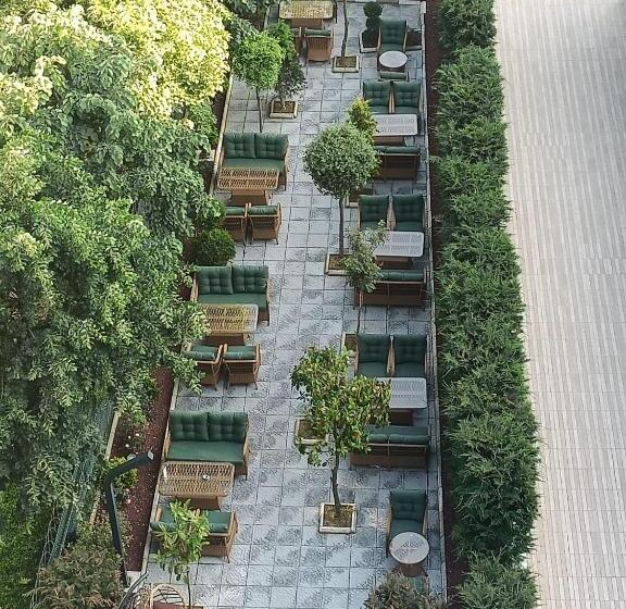 سوییت جونیور, Porta Romanos