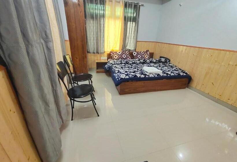 Номер Deluxe, Kailash View Sarahan