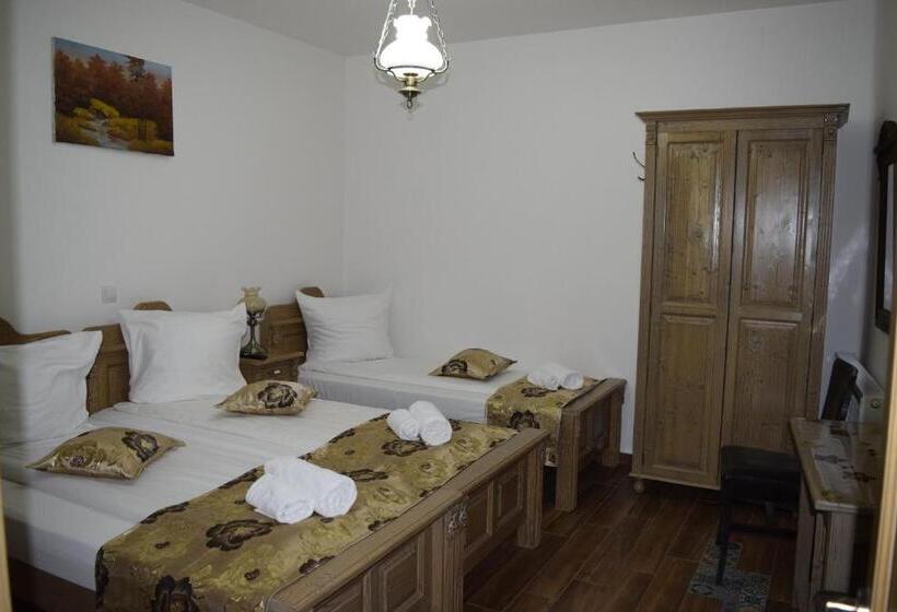 חדר דלוקס לשלושה, Pensiunea Nobil Medieval