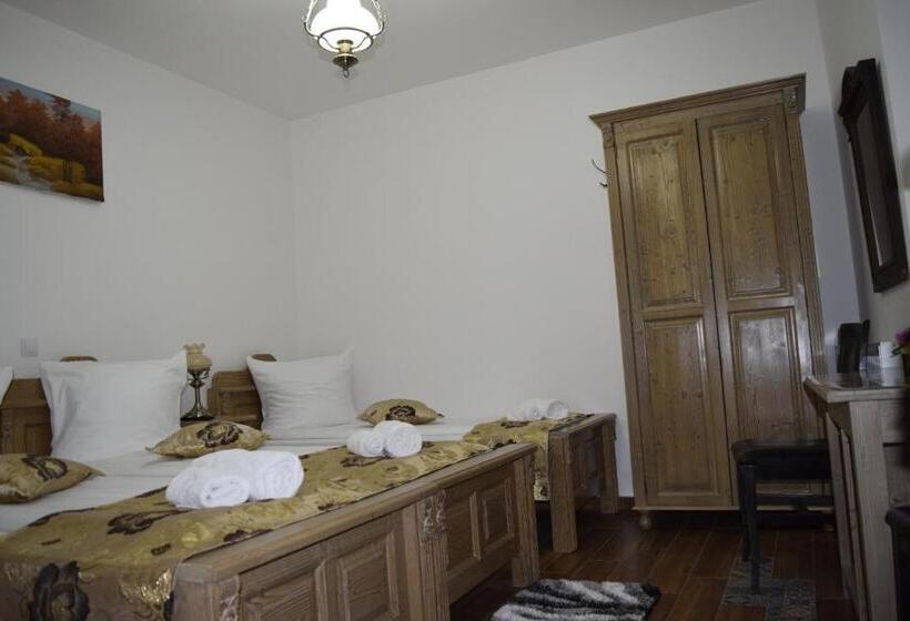 חדר דלוקס לשלושה, Pensiunea Nobil Medieval