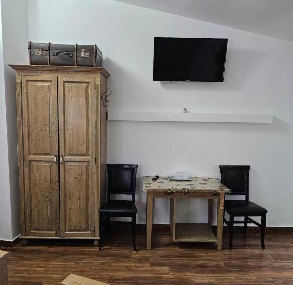 חדר דלוקס לשלושה, Pensiunea Nobil Medieval