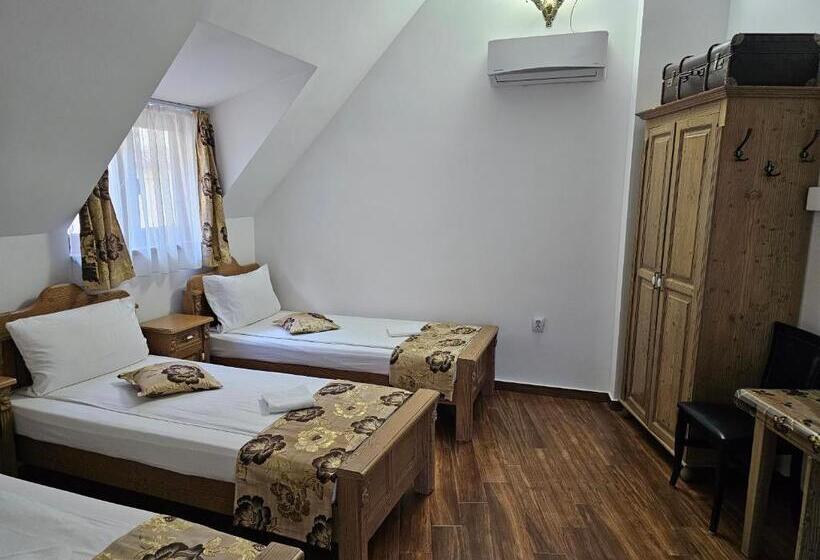 חדר דלוקס לשלושה, Pensiunea Nobil Medieval