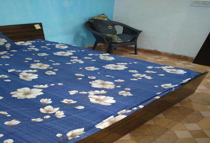 חדר קלאסי לשלושה, Pop 83111 Unique Gaust House