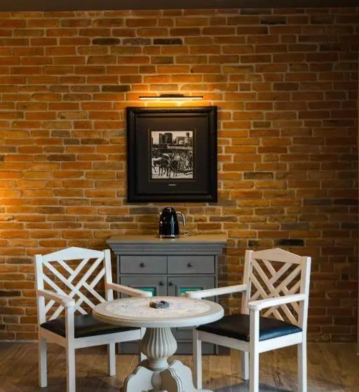 Suite with Terrace, Art Club