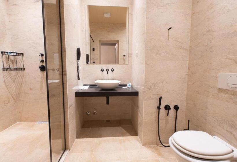 اتاق استاندارد با چشمانداز, Art Club