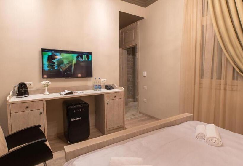 اتاق استاندارد با چشمانداز, Art Club