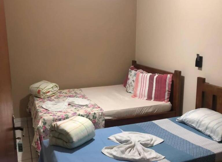 חדר משפחתי, Layane Vitoria