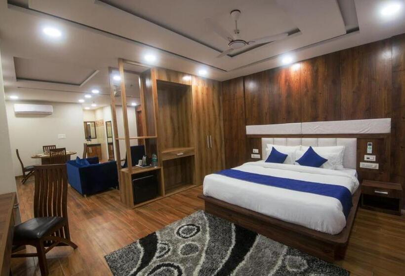 جناح عائلي, Shivaay Morex  A Vegetarian