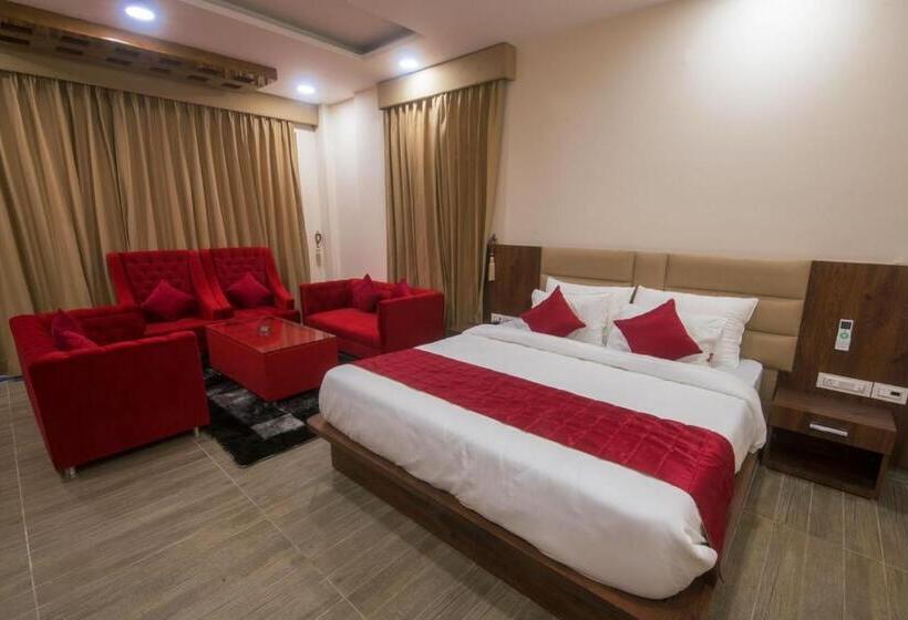 جناح عائلي, Shivaay Morex  A Vegetarian