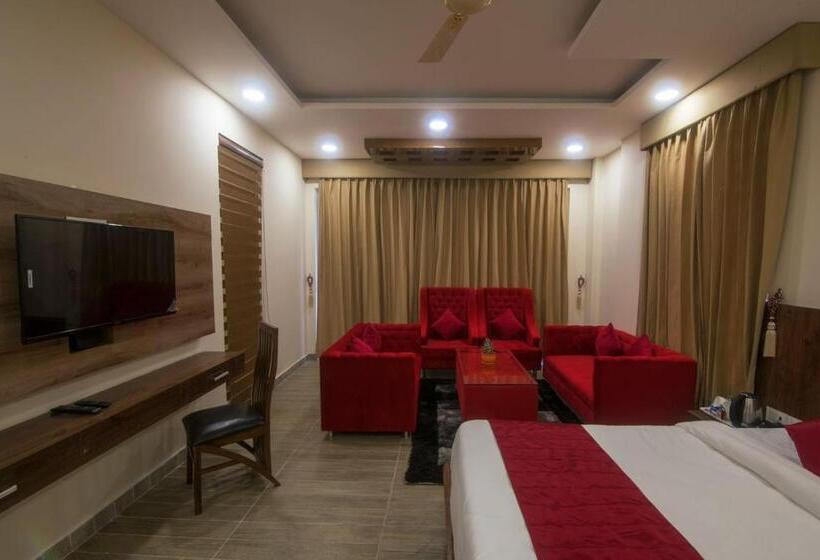 جناح عائلي, Shivaay Morex  A Vegetarian