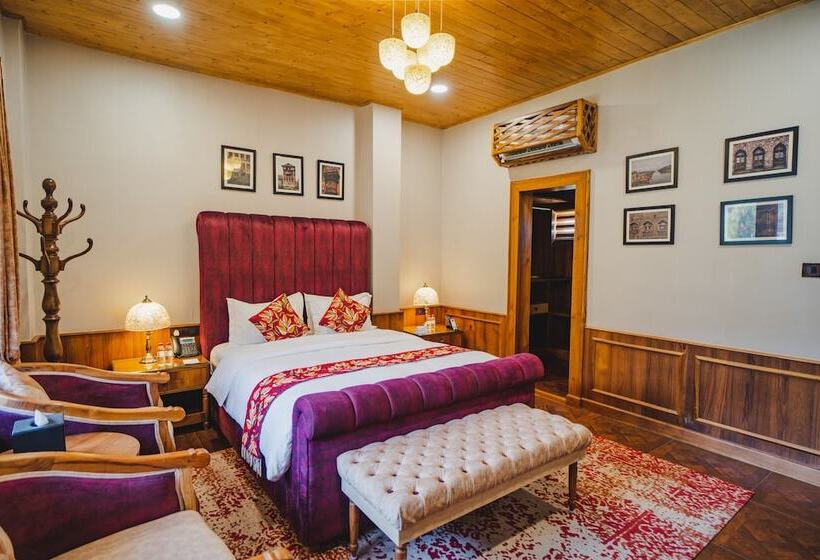 Premium room w/ mountain view, Skyview By Empyrean