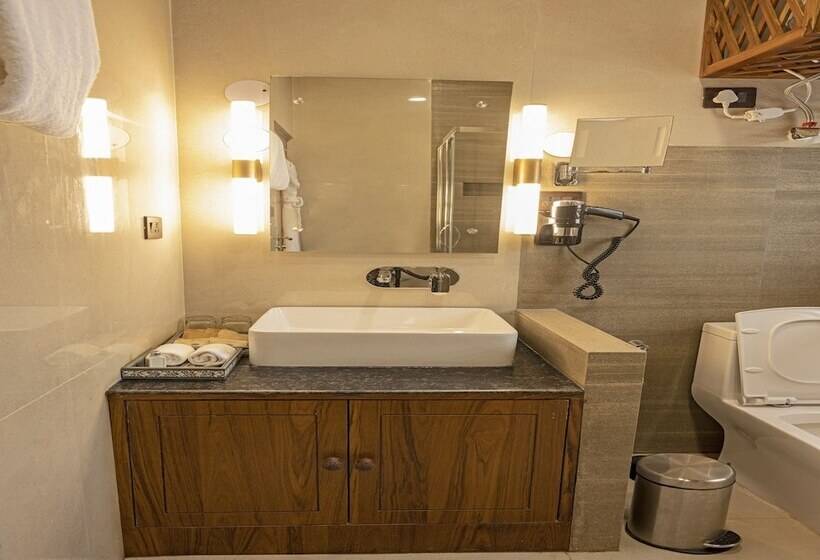 Premium room w/ mountain view, Skyview By Empyrean