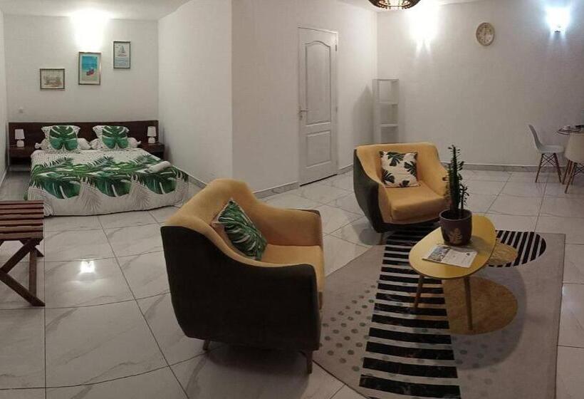 اتاق استاندارد با چشمانداز استخر, The Sanctuary Lodge