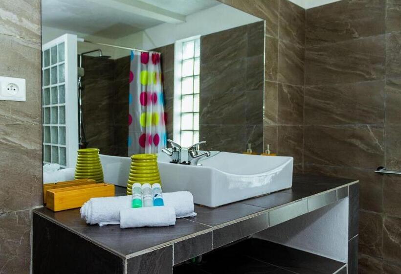 اتاق استاندارد با چشمانداز استخر, The Sanctuary Lodge