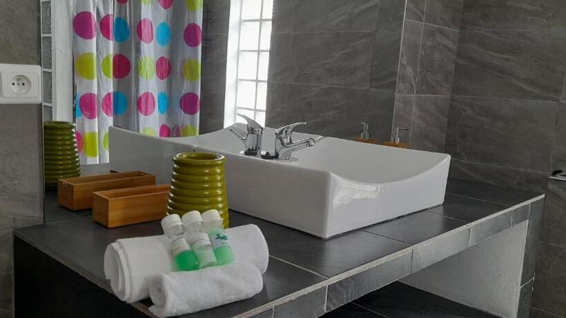 اتاق استاندارد با چشمانداز استخر, The Sanctuary Lodge