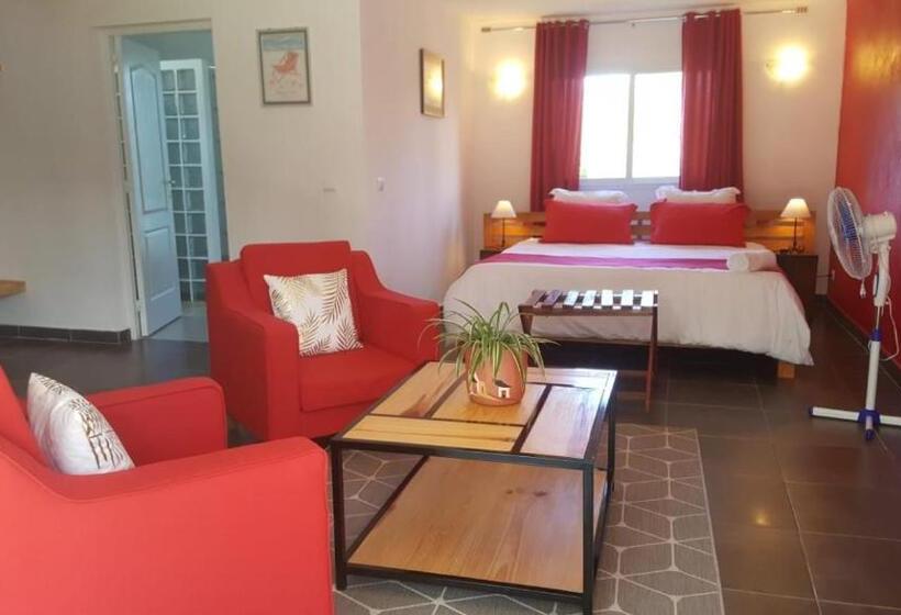 اتاق خانوادگی, The Sanctuary Lodge