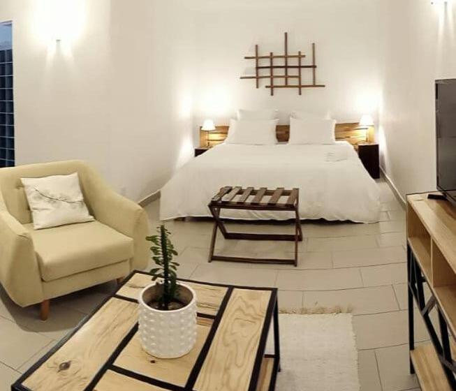 اتاق خانوادگی, The Sanctuary Lodge