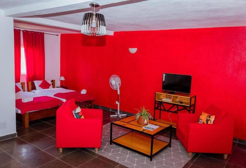 اتاق خانوادگی, The Sanctuary Lodge