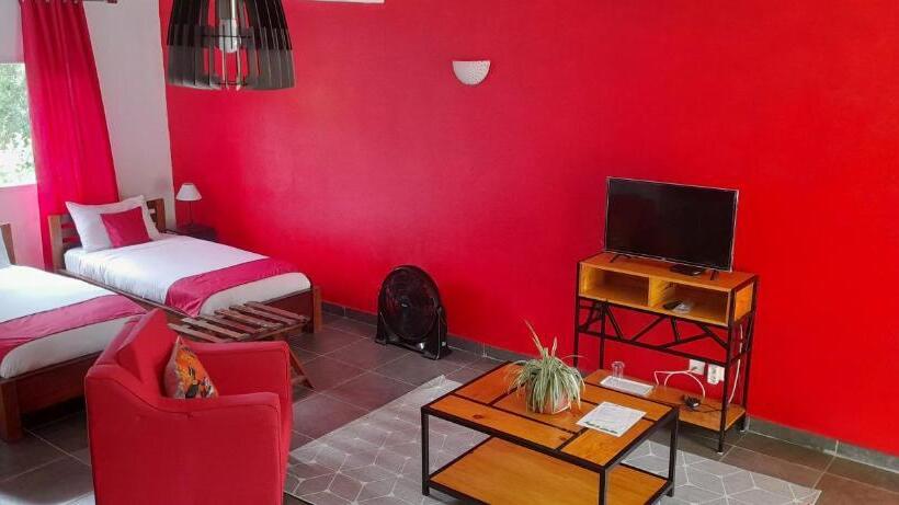 اتاق خانوادگی, The Sanctuary Lodge